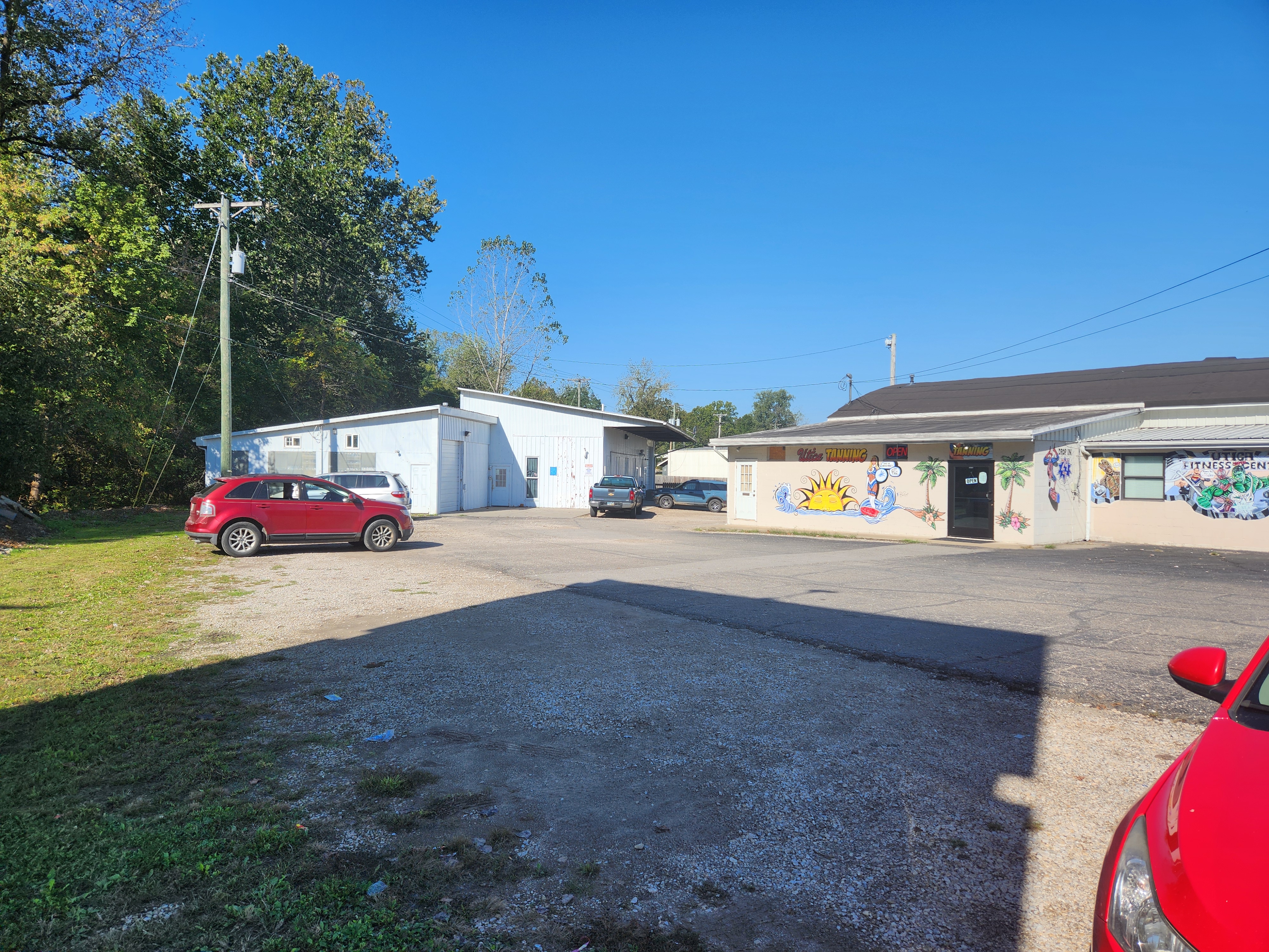 6 unit commercial plus billboard, 2 buildings, 1.8 acre